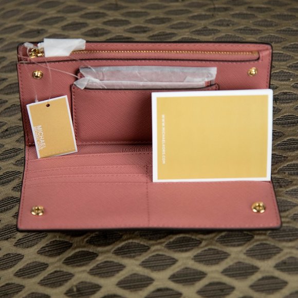 Michael Kors Carryall with ID - Picture 5 of 7